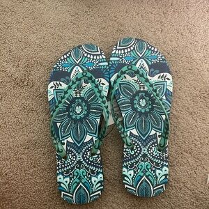 NEVER WORN Vera Bradley flip-flops perfect condition super pretty.